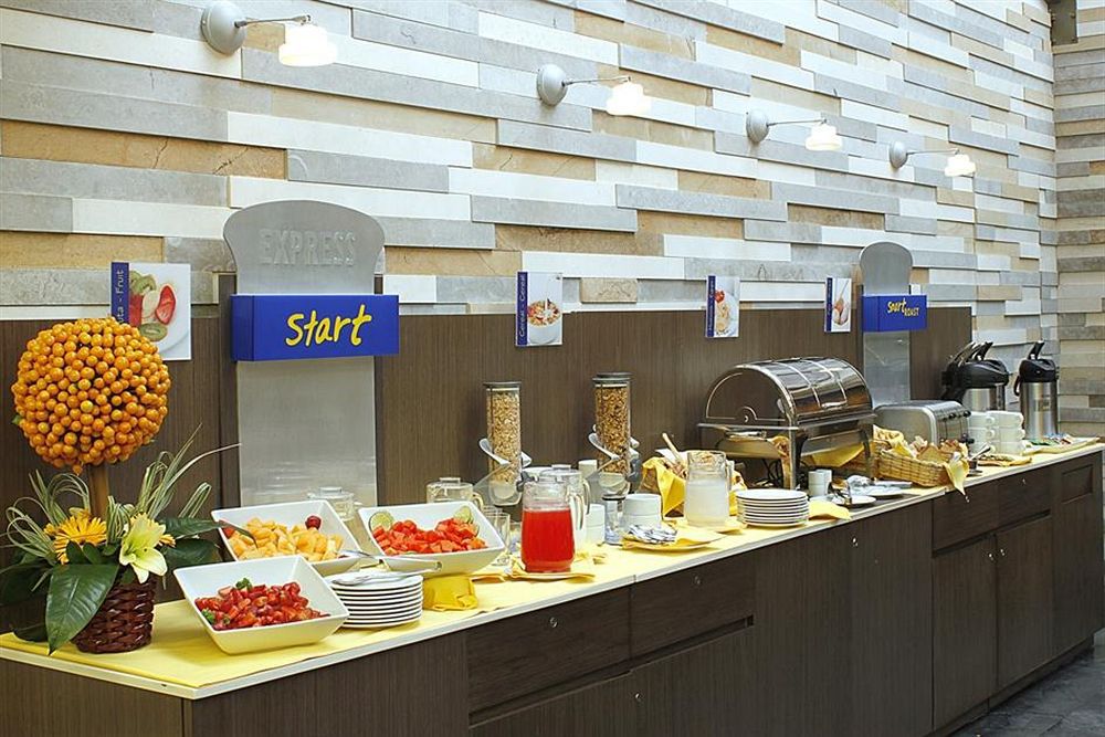 Holiday Inn Express Bogota - Parque La 93 By Ihg Restoran gambar