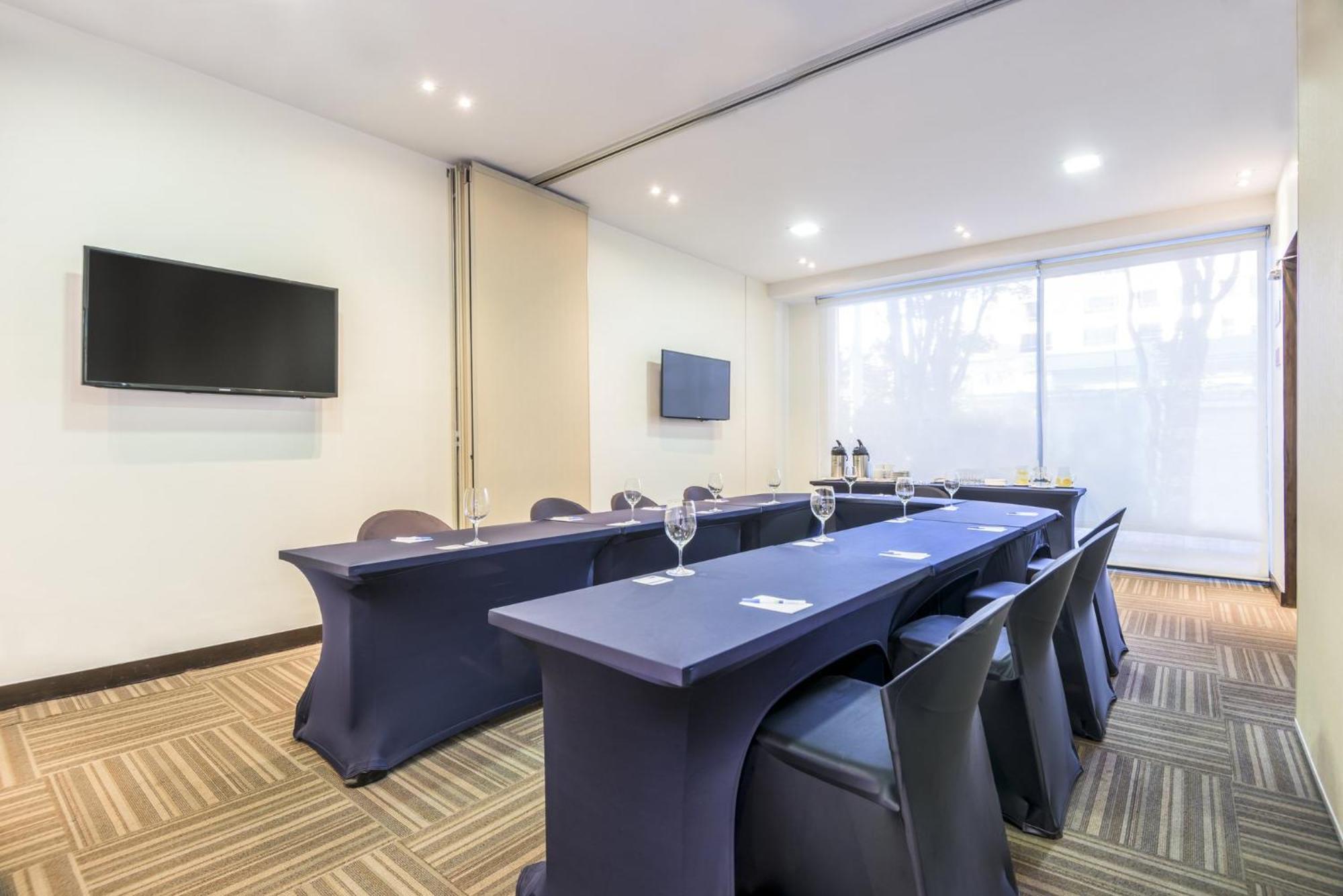 Holiday Inn Express Bogota - Parque La 93 By Ihg Luaran gambar